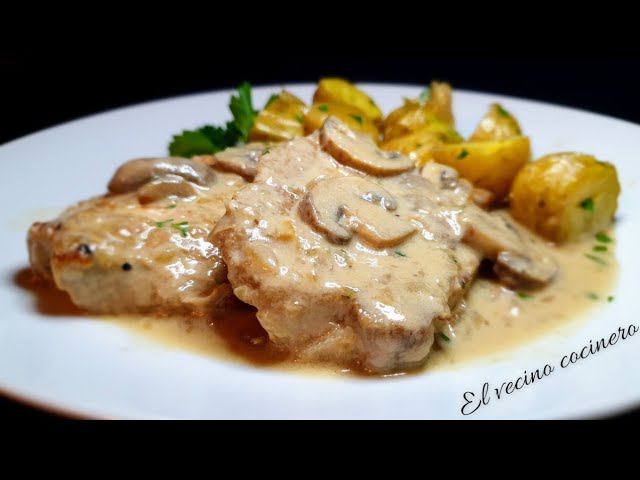 Filet de Pollo con Salsa de Champignon y Papas al Horno